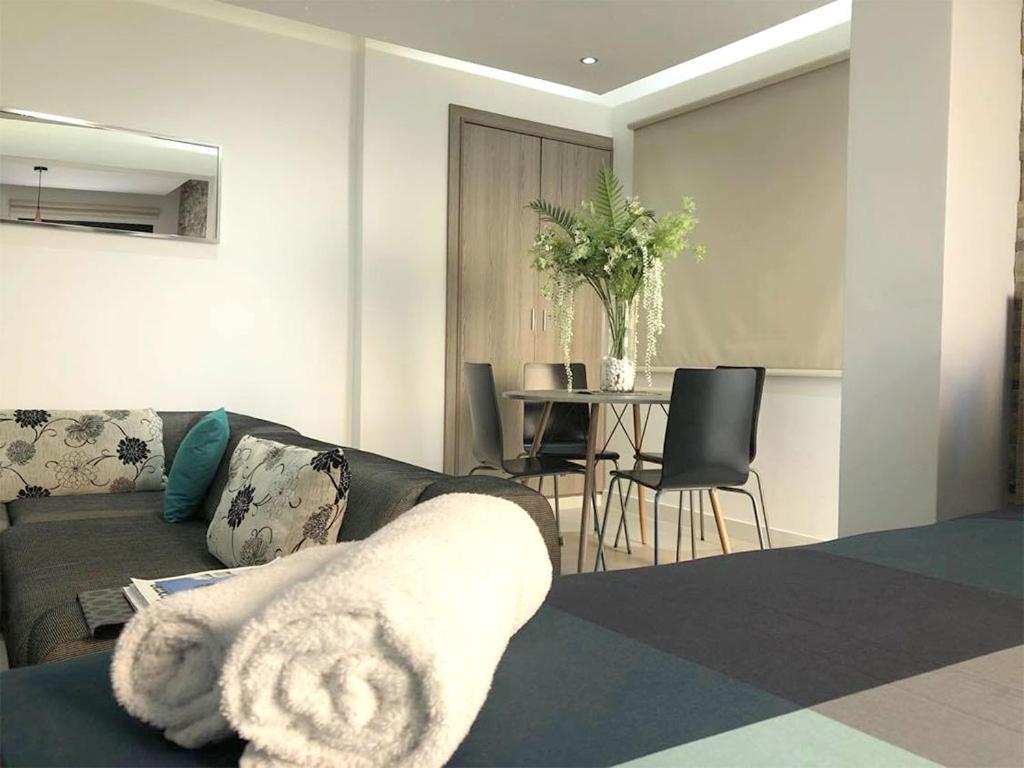 Metro Court Apartments 레메소스 외부 사진