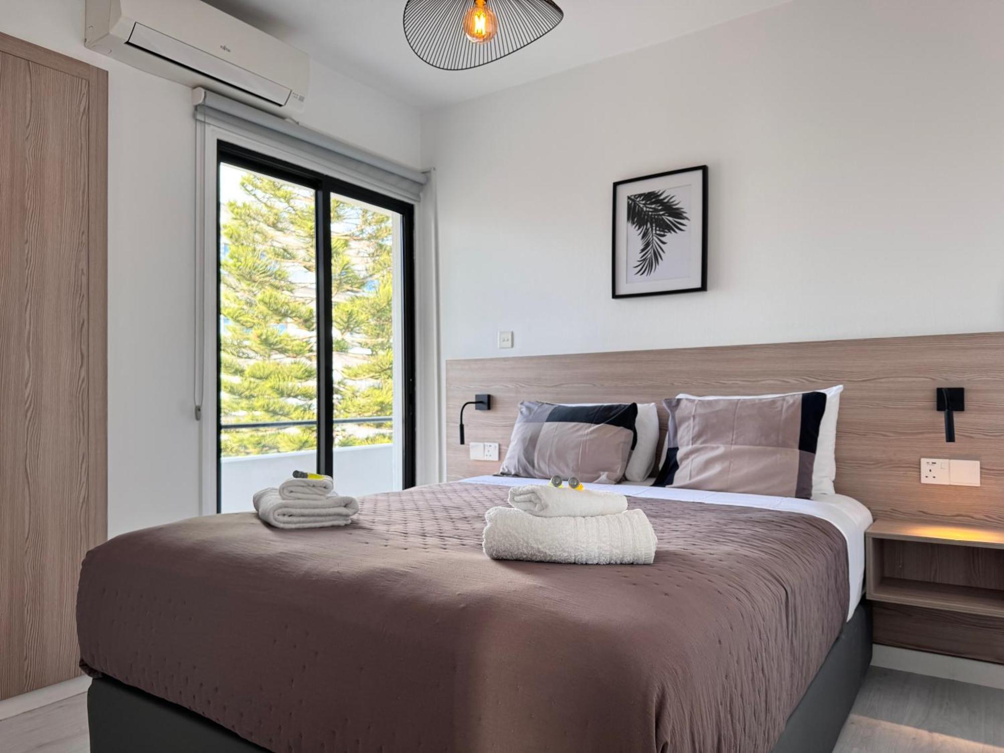 Metro Court Apartments 레메소스 객실 사진